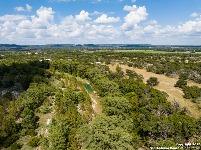 Listing photo id 30 for 667 Medina Bend