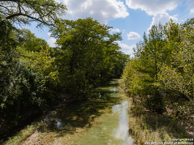 Listing photo id 32 for 667 Medina Bend