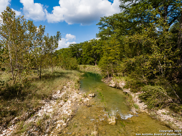 Listing photo id 33 for 667 Medina Bend