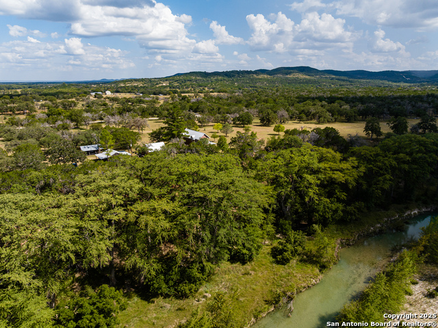 Listing photo id 36 for 667 Medina Bend