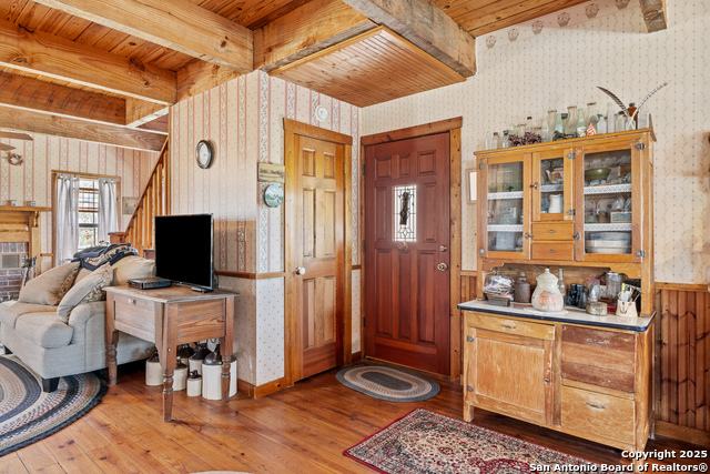 Listing photo id 4 for 667 Medina Bend