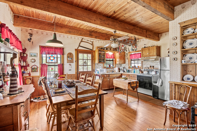 Listing photo id 6 for 667 Medina Bend