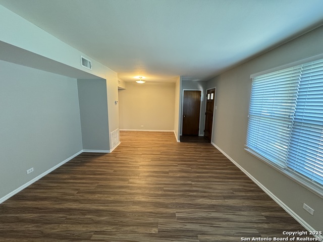 Listing photo id 3 for 214 Haverford