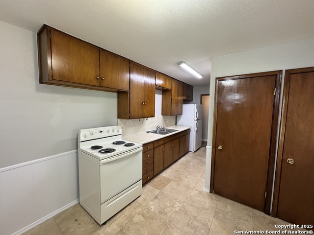 Listing photo id 7 for 214 Haverford