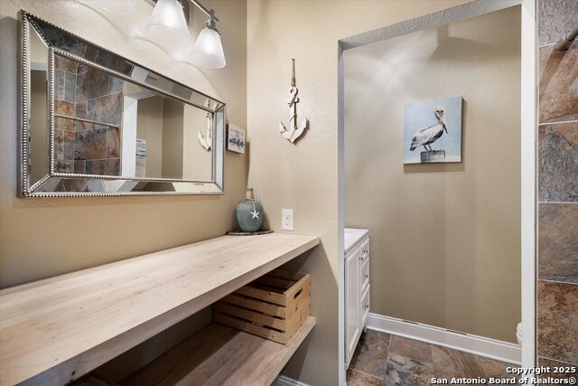 Image 26 of 31 For 722 Grosvenor