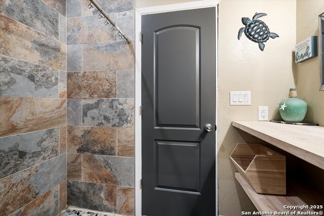 Image 27 of 31 For 722 Grosvenor