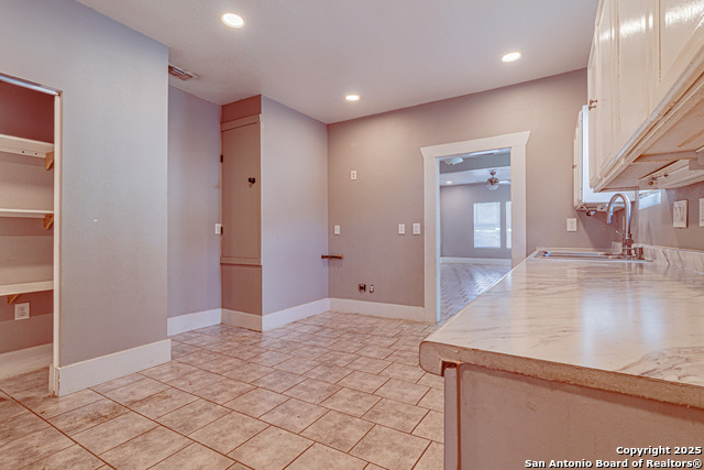 Image 12 of 34 For 940 36th Sw