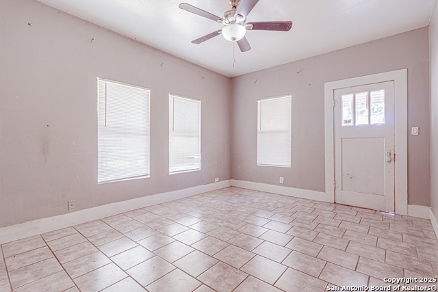 Image 13 of 34 For 940 36th Sw