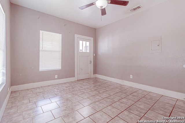 Image 15 of 34 For 940 36th Sw