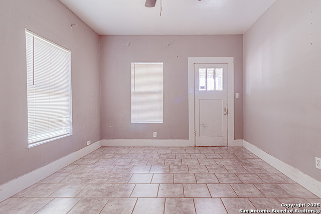 Image 16 of 34 For 940 36th Sw