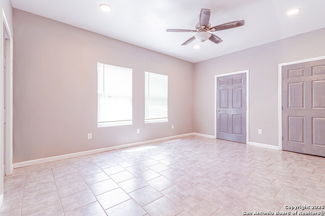Image 17 of 34 For 940 36th Sw