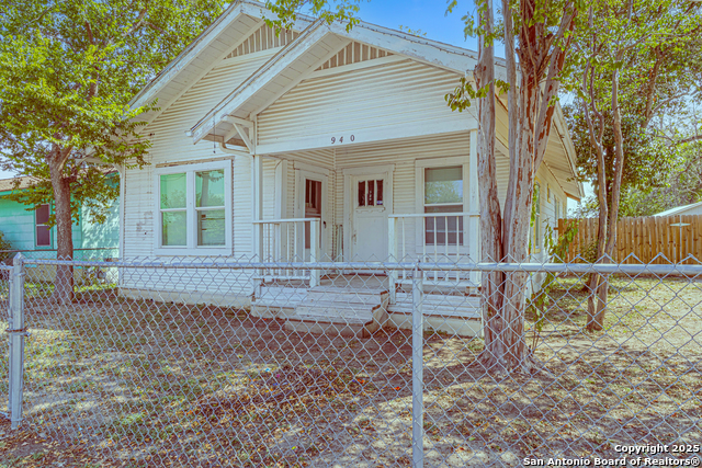 Image 2 of 34 For 940 36th Sw
