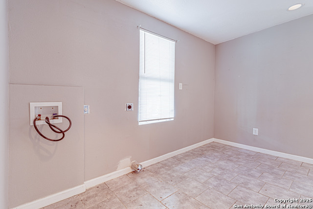 Image 23 of 34 For 940 36th Sw
