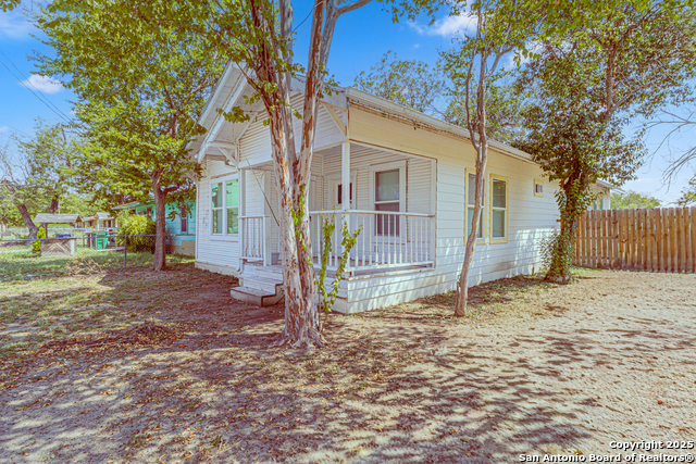 Image 3 of 34 For 940 36th Sw