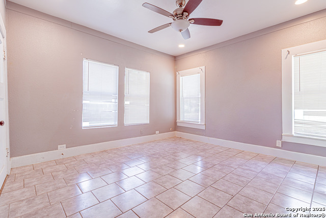 Image 4 of 34 For 940 36th Sw