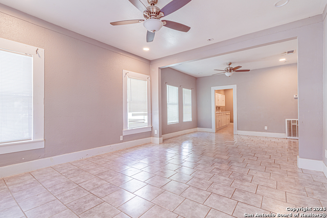 Image 5 of 34 For 940 36th Sw