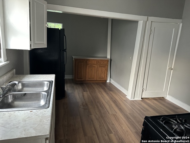 Image 15 of 26 For 809 Kayton Ave
