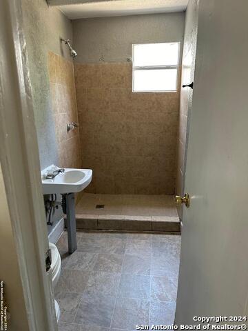 Image 4 of 26 For 809 Kayton Ave