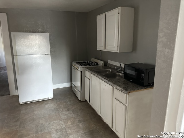 Image 7 of 26 For 809 Kayton Ave