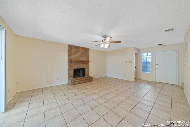 Listing photo id 8 for 6122 Ridge Oak