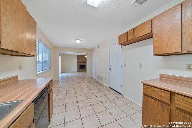 Listing photo id 12 for 6122 Ridge Oak