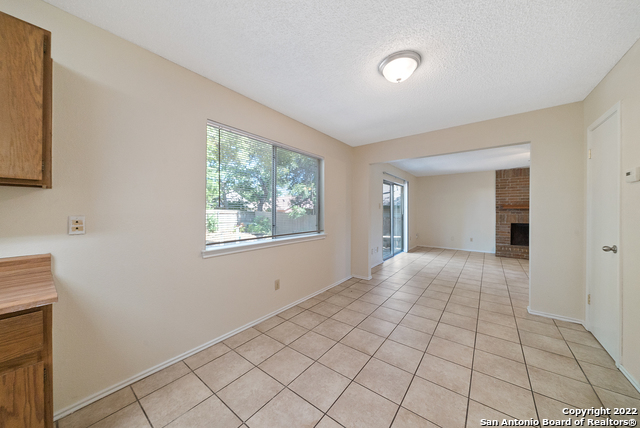 Listing photo id 13 for 6122 Ridge Oak