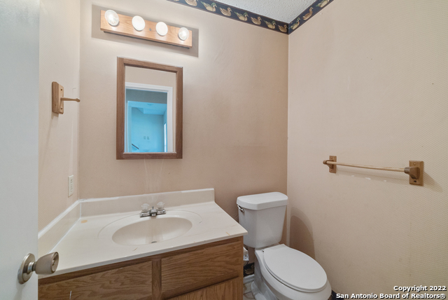 Listing photo id 15 for 6122 Ridge Oak