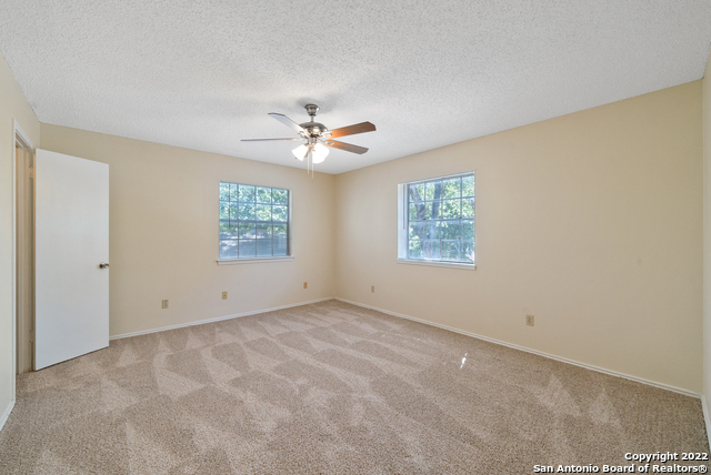 Listing photo id 16 for 6122 Ridge Oak