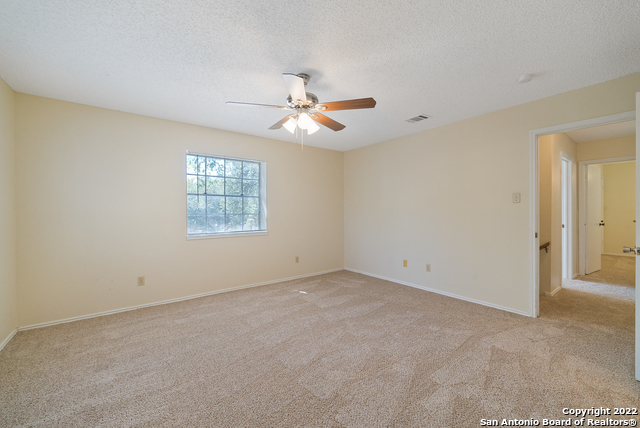 Listing photo id 17 for 6122 Ridge Oak