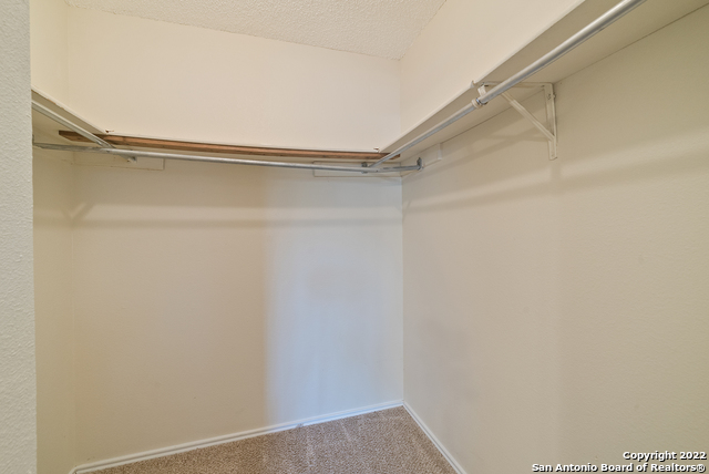 Listing photo id 18 for 6122 Ridge Oak