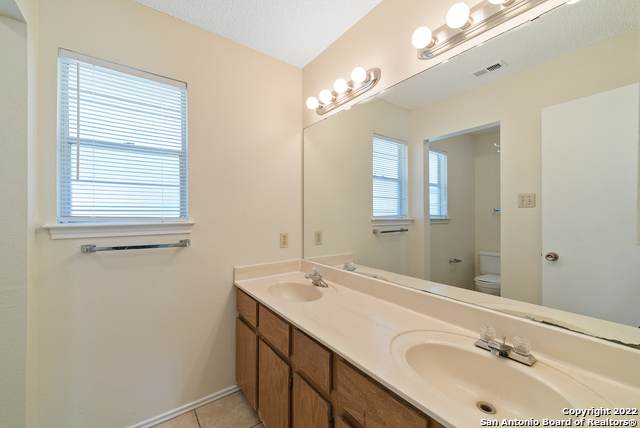 Listing photo id 19 for 6122 Ridge Oak