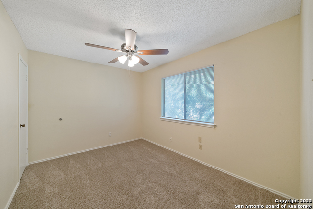 Listing photo id 22 for 6122 Ridge Oak