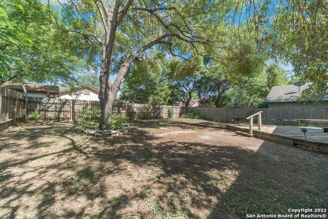 Listing photo id 24 for 6122 Ridge Oak