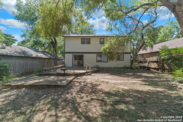 Listing photo id 26 for 6122 Ridge Oak