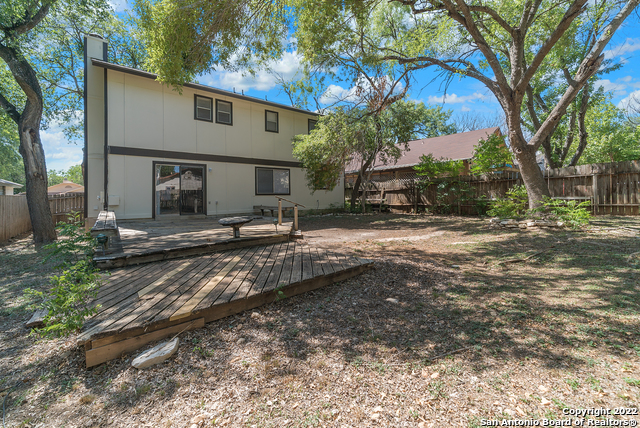 Listing photo id 27 for 6122 Ridge Oak