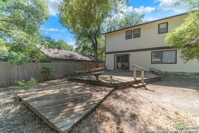 Listing photo id 28 for 6122 Ridge Oak