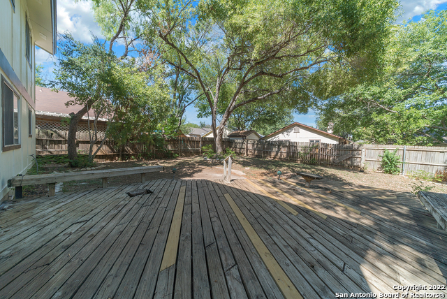 Listing photo id 29 for 6122 Ridge Oak