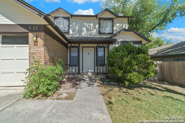 Listing photo id 3 for 6122 Ridge Oak