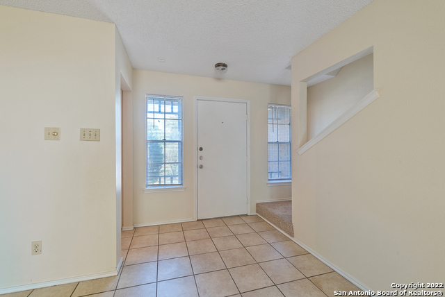 Listing photo id 4 for 6122 Ridge Oak