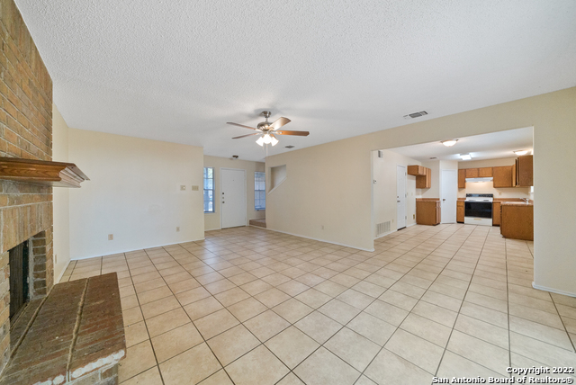 Listing photo id 7 for 6122 Ridge Oak