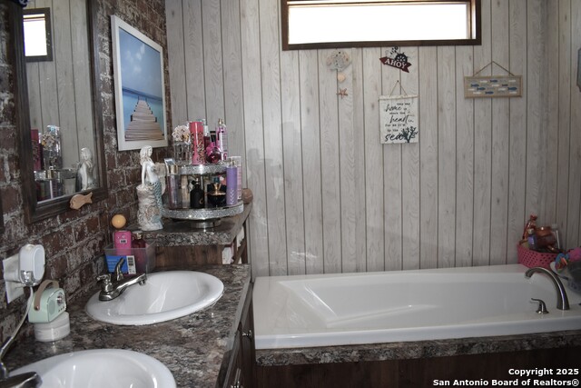 Image 12 of 20 For 934 Cr 7711  