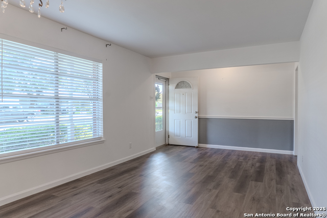 Listing photo id 9 for 210 Downshire