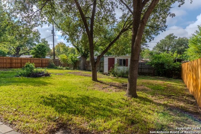 Listing photo id 25 for 210 Downshire