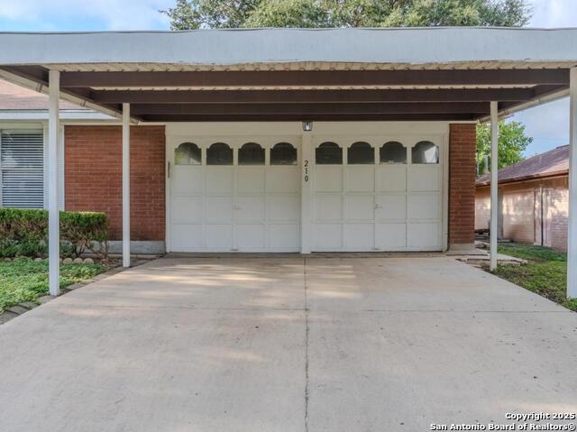 Listing photo id 3 for 210 Downshire
