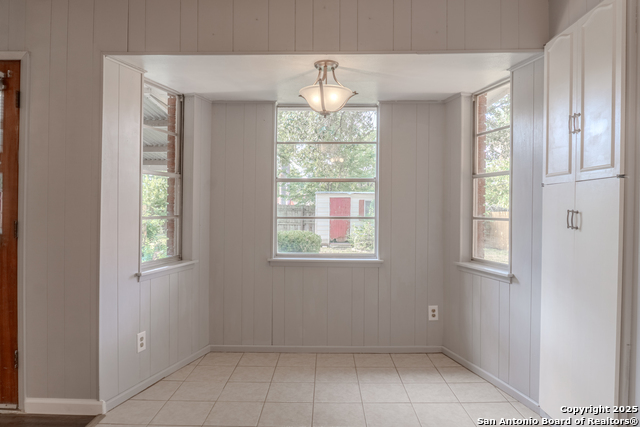 Listing photo id 5 for 210 Downshire