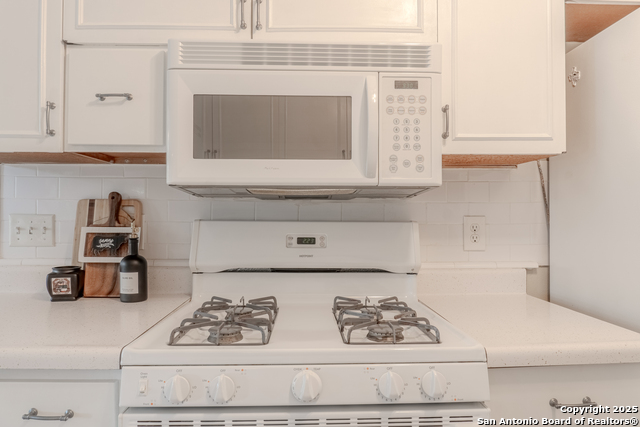 Listing photo id 7 for 210 Downshire