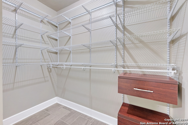 Image 14 of 26 For 3363 Commerce St E 101