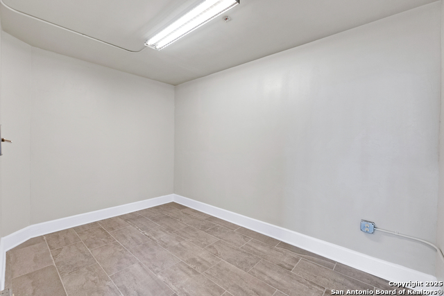 Image 16 of 26 For 3363 Commerce St E 101