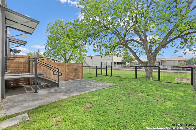 Image 18 of 26 For 3363 Commerce St E 101