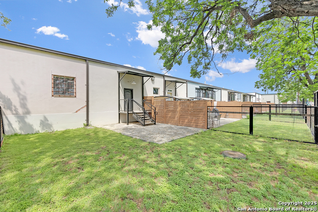 Image 20 of 26 For 3363 Commerce St E 101